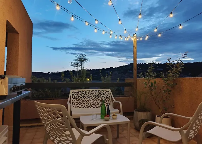 La Souleyado à Minutes 5 Minutes à Pieds, 2 Belles Terrasses Le Lavandou